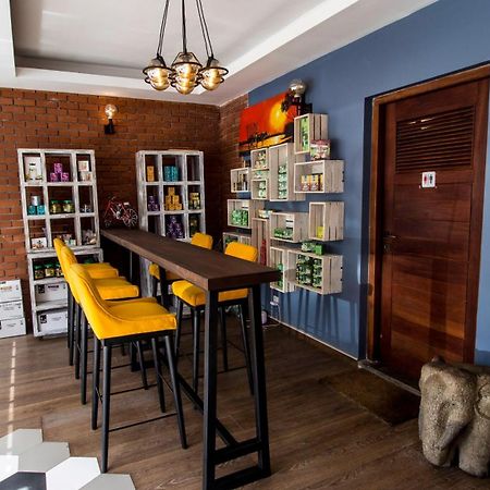 Teatalk Hotel Коломбо Екстериор снимка