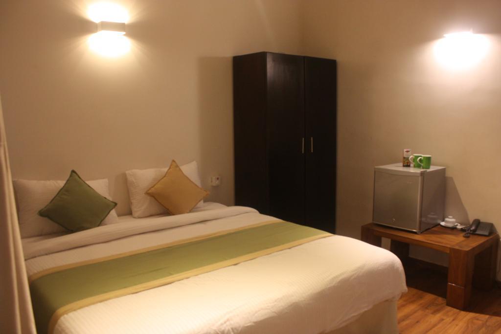 Teatalk Hotel Коломбо Екстериор снимка